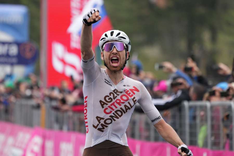 Aurélien Paret-Peintre gana su primera etapa en una Gran Vuelta