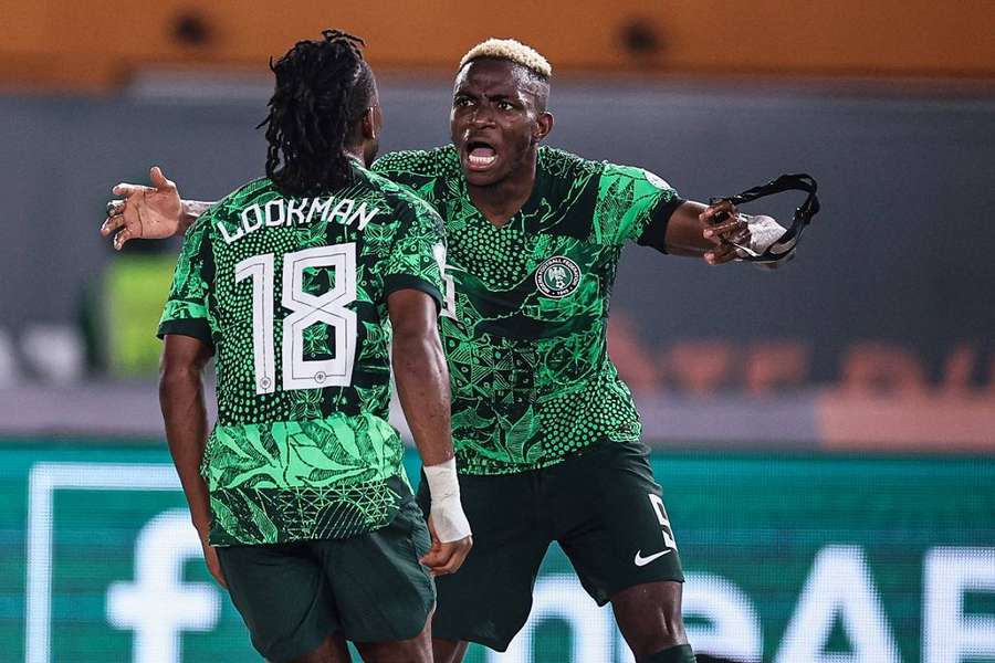 Osimhen y Lookman, tras el primer gol de Nigeria. 