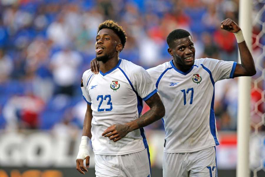 Gold Cup: Panamas Jose Fajardo Nelson (r.) und Michael Murillo (l.) bejubeln das Tor zum 2:0 gegen Martinique.