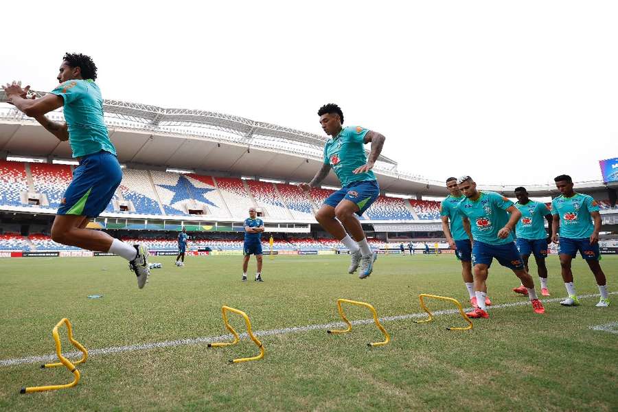 Jogadores da Seleção Brasileira treinam no Mangueirão, em Belém