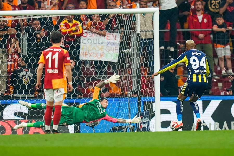 Talisca put his penalty wide