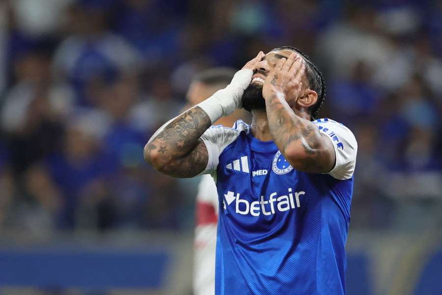 Gabigol lamenta lance do empate sem gols contra CRB