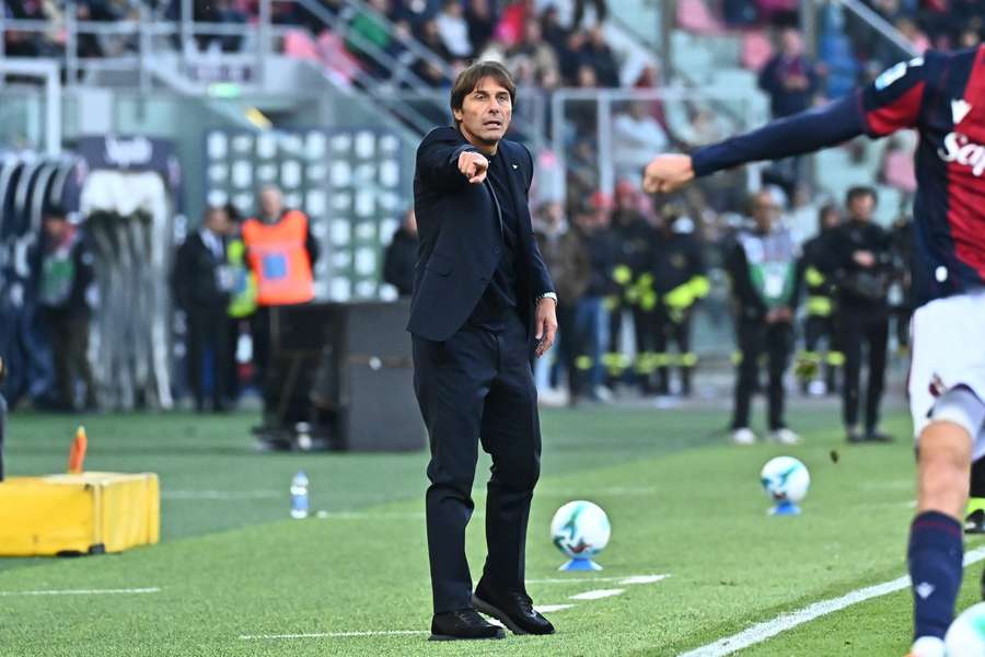 De Laurentiis fires defiant message to Napoli fans over Conte axe rumours