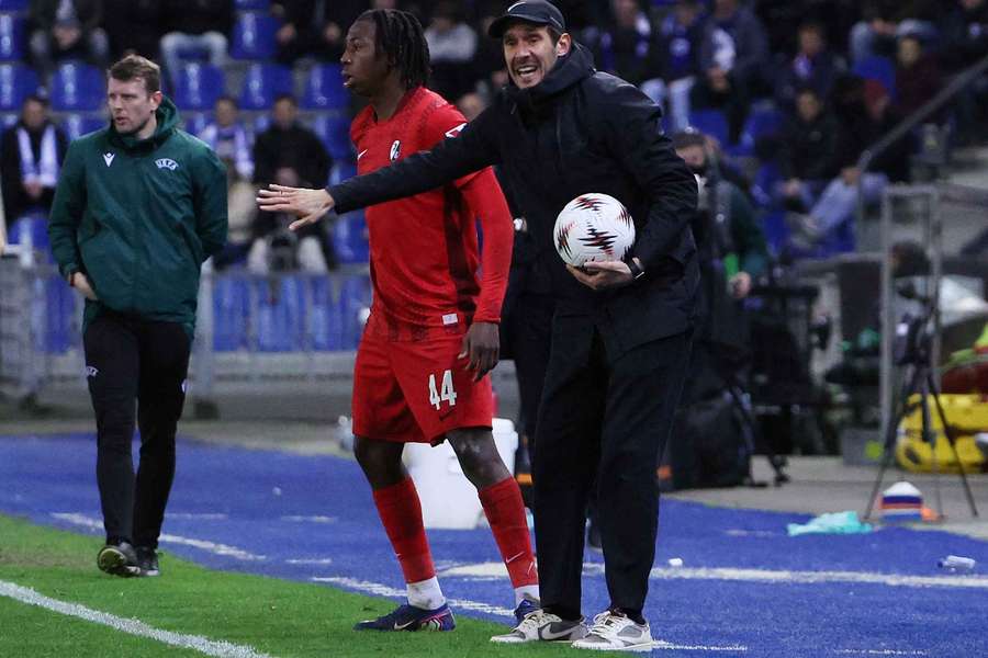 Julian Schuster hat die Hoffnung auf einen Freiburger Viertelfinaleinzug in der Europa League noch nicht aufgegeben.