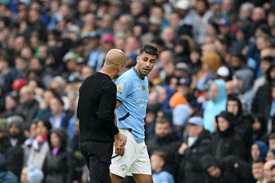 Manchester City-trainer Pep Guardiola maakt zich zorgen over Rodri