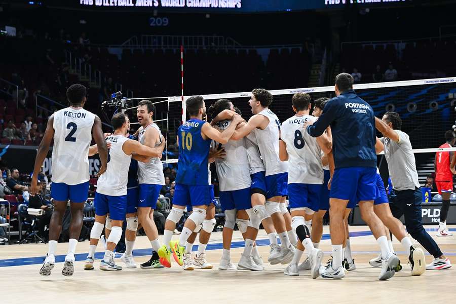 A festa dos jogadores de Portugal após o triunfo sobre Cuba