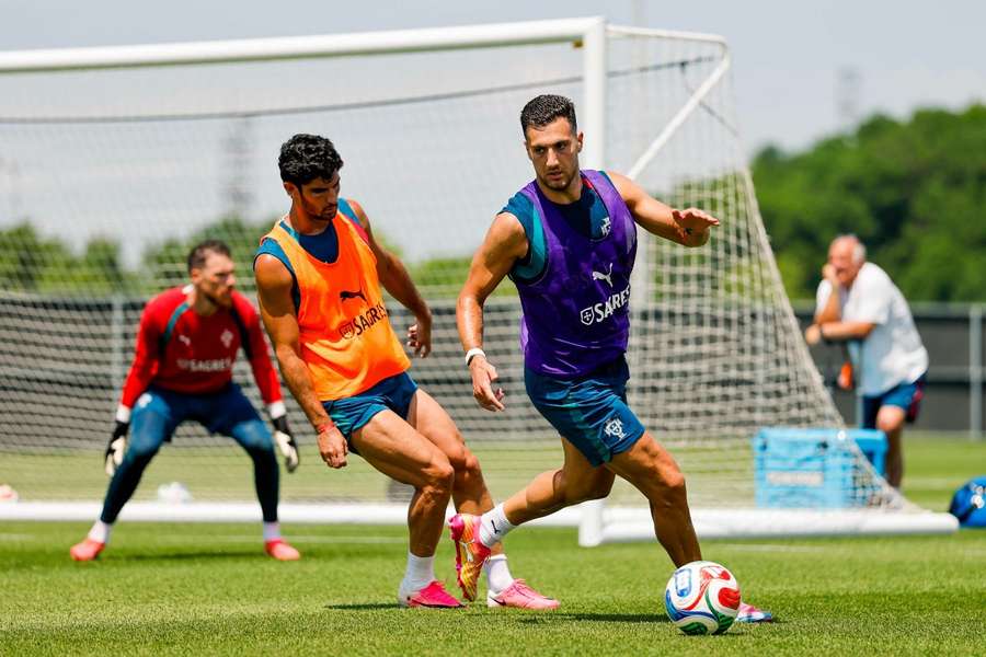 Diogo Dalot e Gonçalo Guedes no treino de Portugal Diogo Dalot e Gonçalo Guedes no treino de Portugal