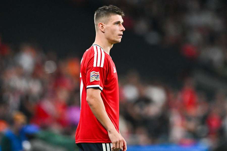 Sláma v reprezentačních barvách. Sláma v reprezentačních barvách.