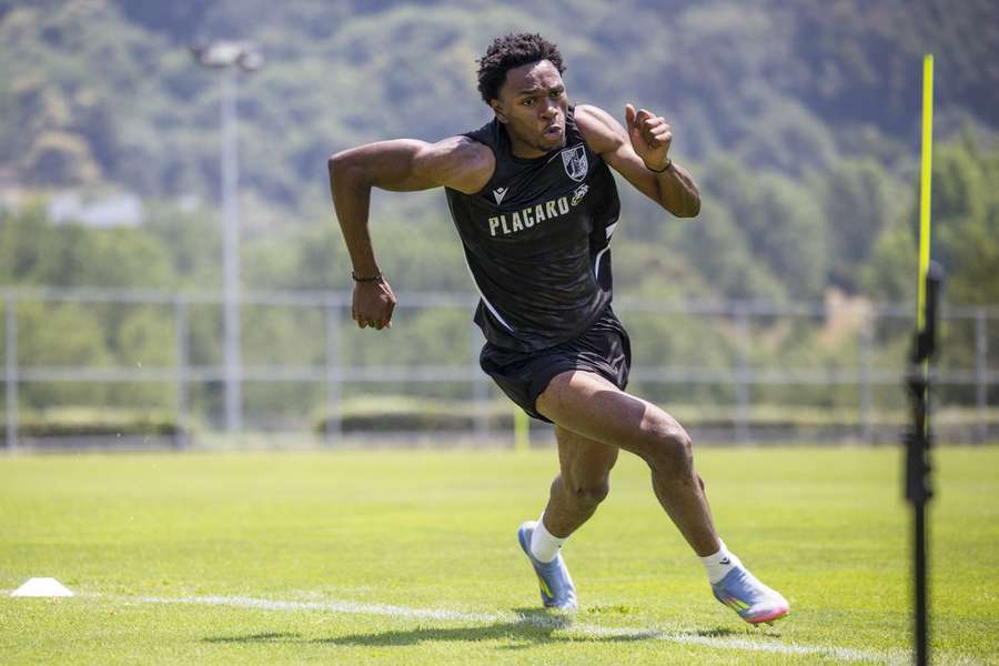 Dieu-Merci Michel vai jogar na Liga 2