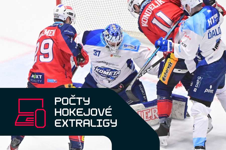 Brankář Gašper Krošelj čelí ataku Pardubic.