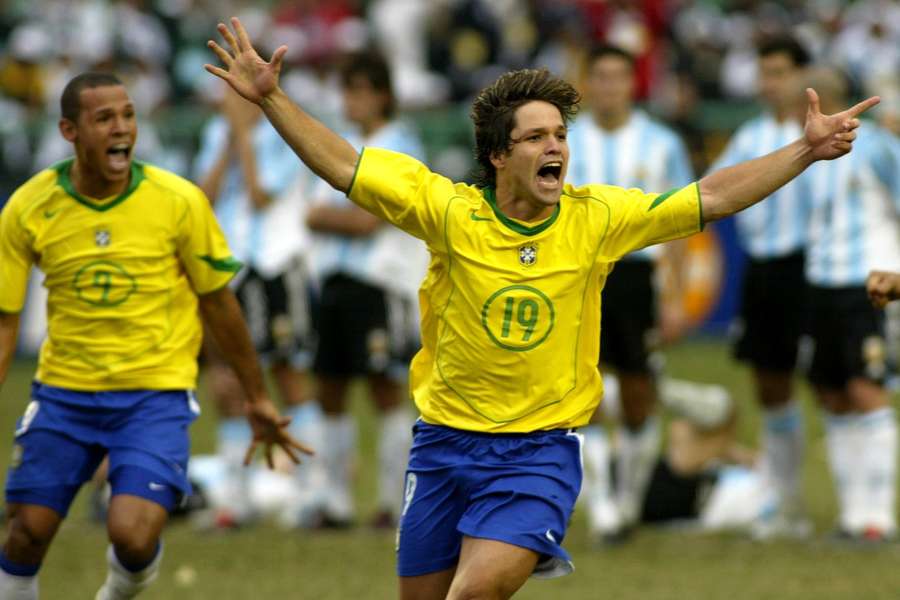 O Brasil campeão da América em 2004 é inspiração para o novo manto