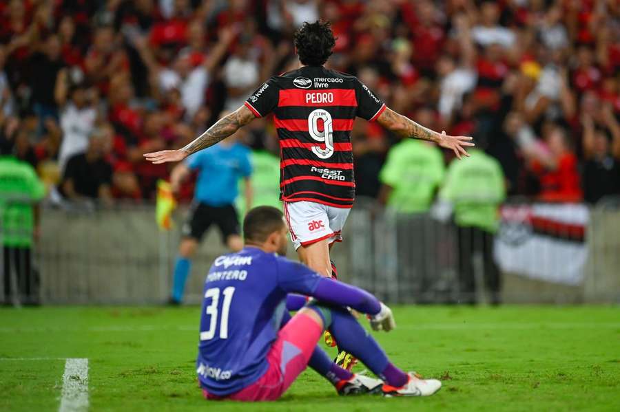 Pedro brilhou no primeiro tempo e garantiu vitória do Fla