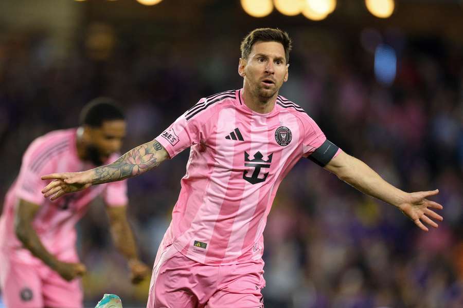 Lionel Messi jubelt über seine Treffer und Miamis ersten Sieg. Lionel Messi jubelt über seine Treffer und Miamis ersten Sieg.