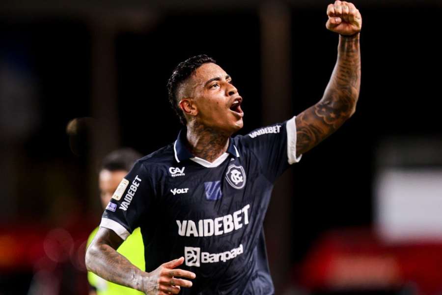 Alef Manga fechou o placar em Remo 2x0 Vitória Alef Manga fechou o placar em Remo 2x0 Vitória