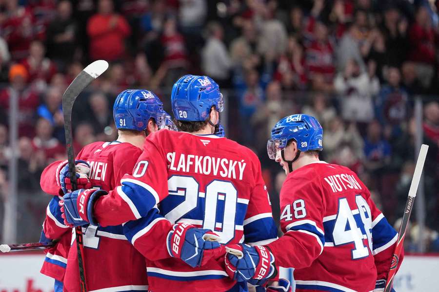 Slafkovský sa tešil z asistencie. Slafkovský sa tešil z asistencie.