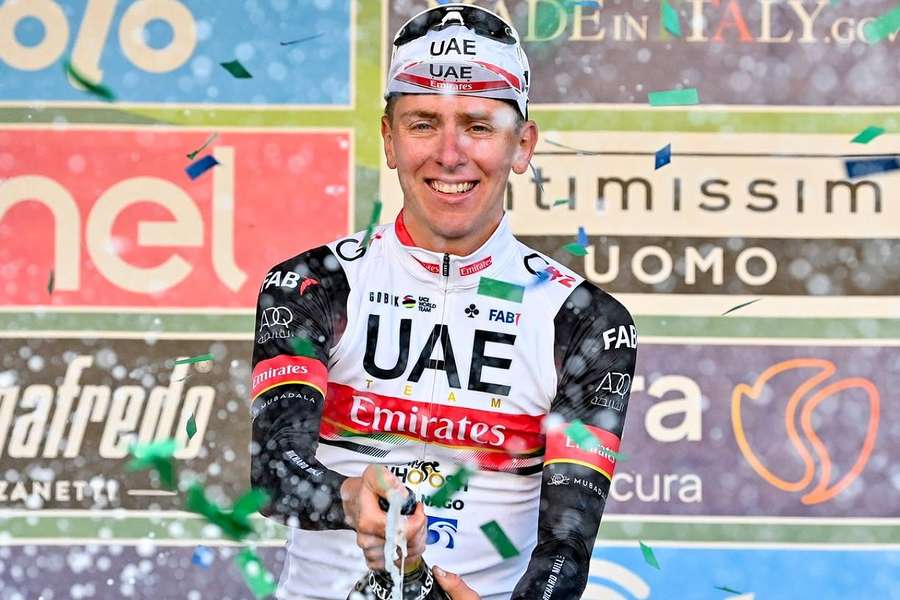 Pogacar après avoir remporté le Tour de Lombardie en 2021. 