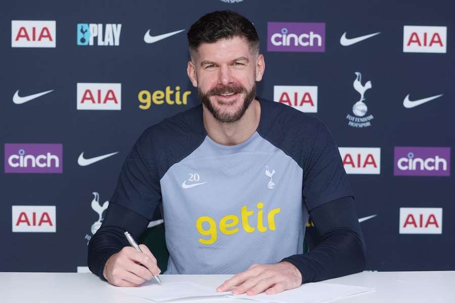 Fraser Forster renova por dois anos com o Tottenham