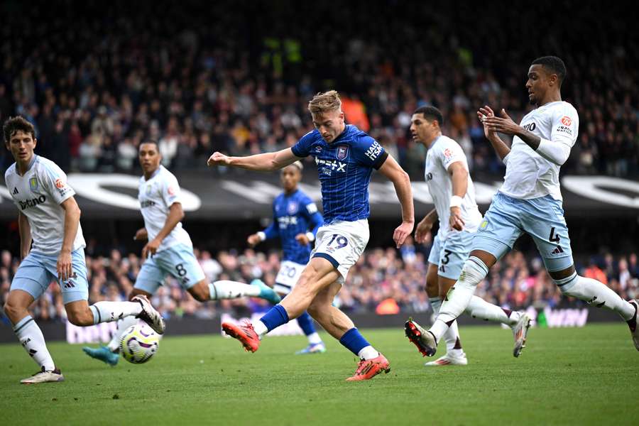 Liam Delap (m.) erzielte das zweite Tor für Ipswich