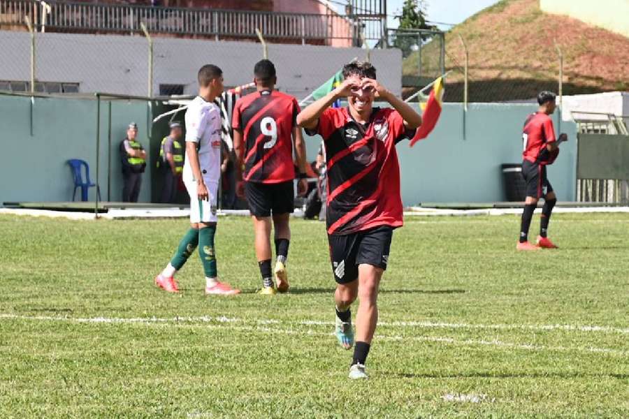Athletico-PR e Coritiba vencem e garantem vaga na próxima fase da Copinha