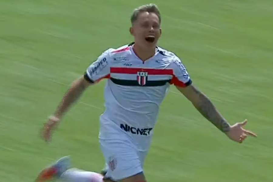 O Botafogo-SP superou o Vasco com gol relâmpago