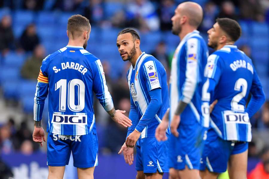 Espanyol-spillerne jubler med Martin Braithwaite efter hans sejrsmål