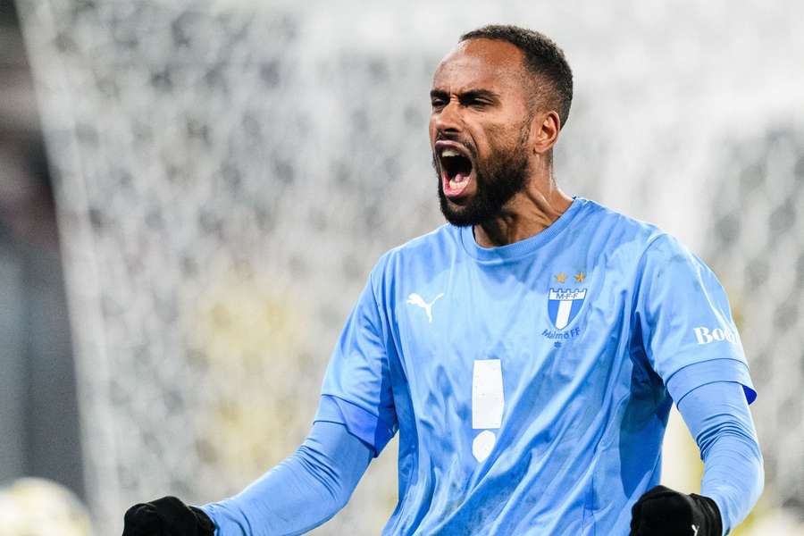 Isaac Kiese Thelin scored the only goal of the game from the penalty spot