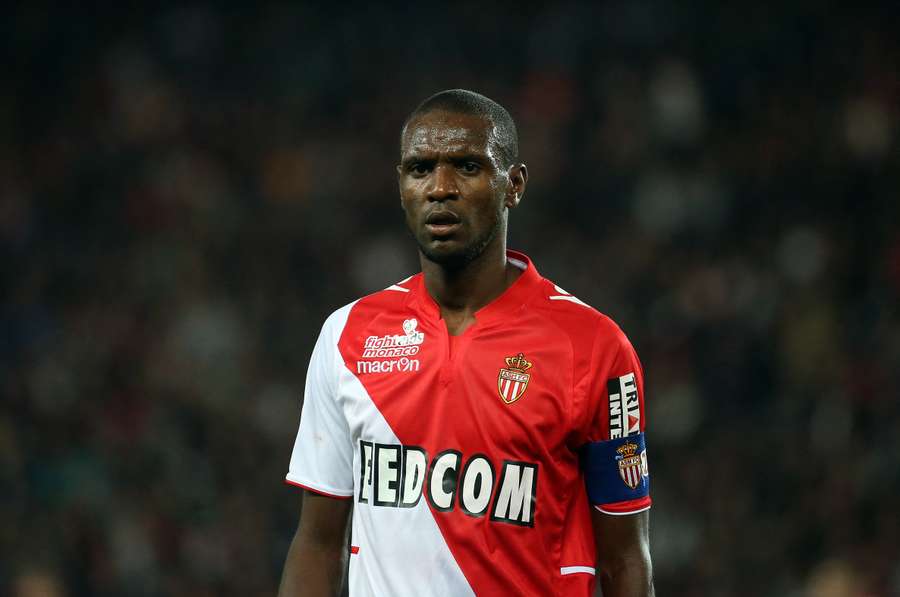 Le défenseur français et capitaine de Monaco Éric Abidal lors du match de Ligue 1 entre le PSG et l’AS Monaco au Parc des Princes, le 22 septembre 2013. La rencontre s’était terminée sur un match nul 1-1.