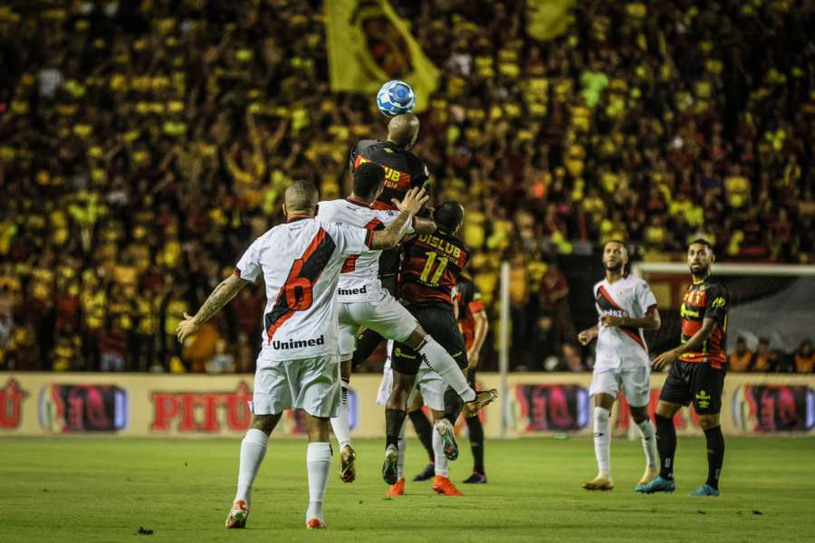 Sport e Atlético-GO empataram sem gols na Ilha do Retiro