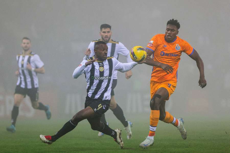 Nacional-FC Porto foi interrompido aos 15 minutos devido ao nevoeiro