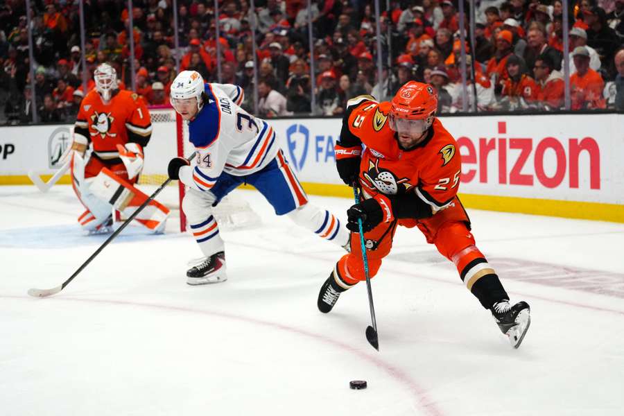 Ubiegłorocznych finalistów nie ma już w grze o Puchar Stanleya. Oilers za burtą