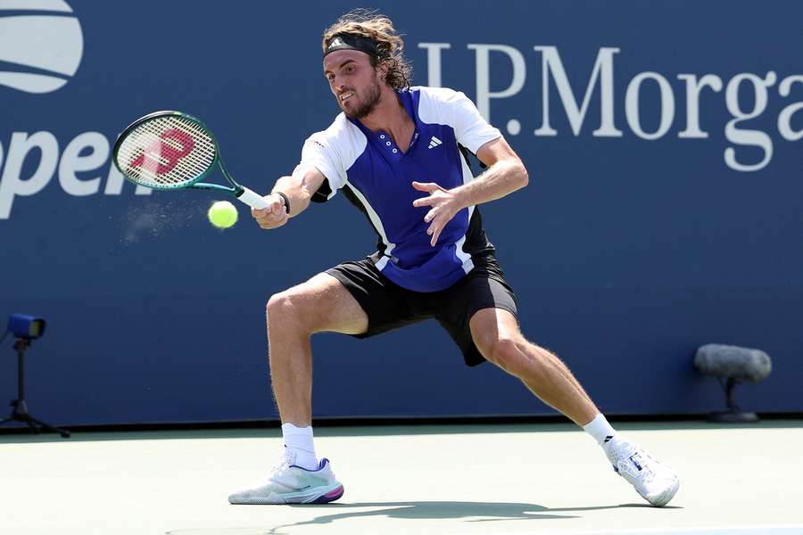 Stefanos Tsitsipas si zhoršil svou mizernou bilanci na US Open.