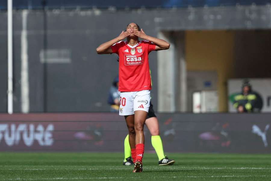 Laís Araújo anotou o 1-1 Laís Araújo anotou o 1-1