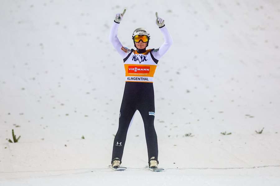 AdlerFlash: Prevc springt weiter in einer eigenen Liga