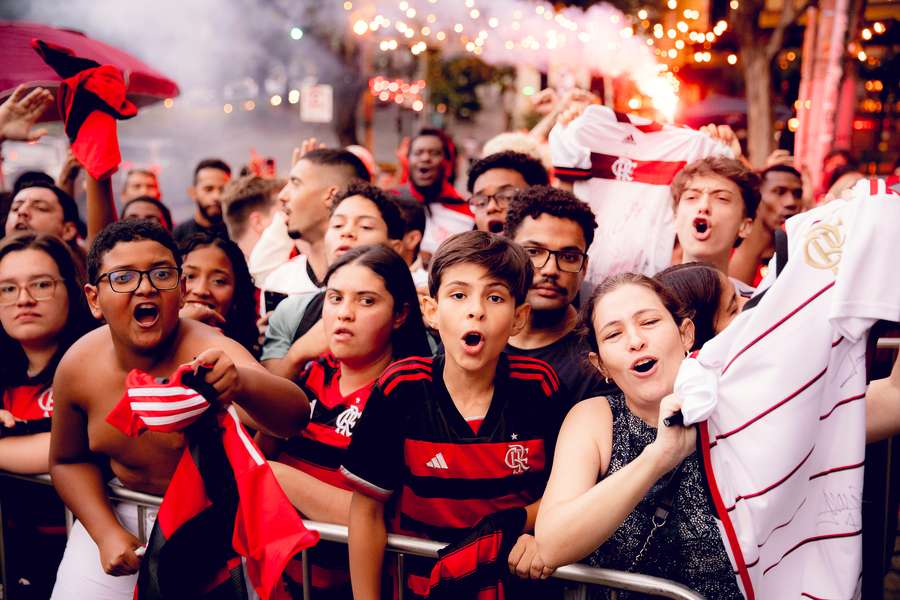 Torcida recebe time do Fla em Belo Horizonte Torcida recebe time do Fla em Belo Horizonte