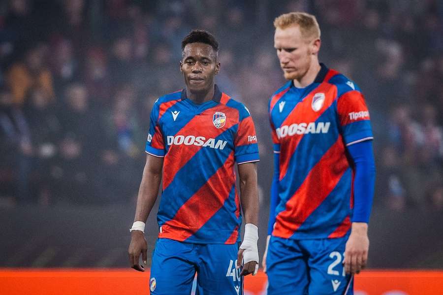 Sampson Dweh e Václav Jemelka falham a partida devido a castigo