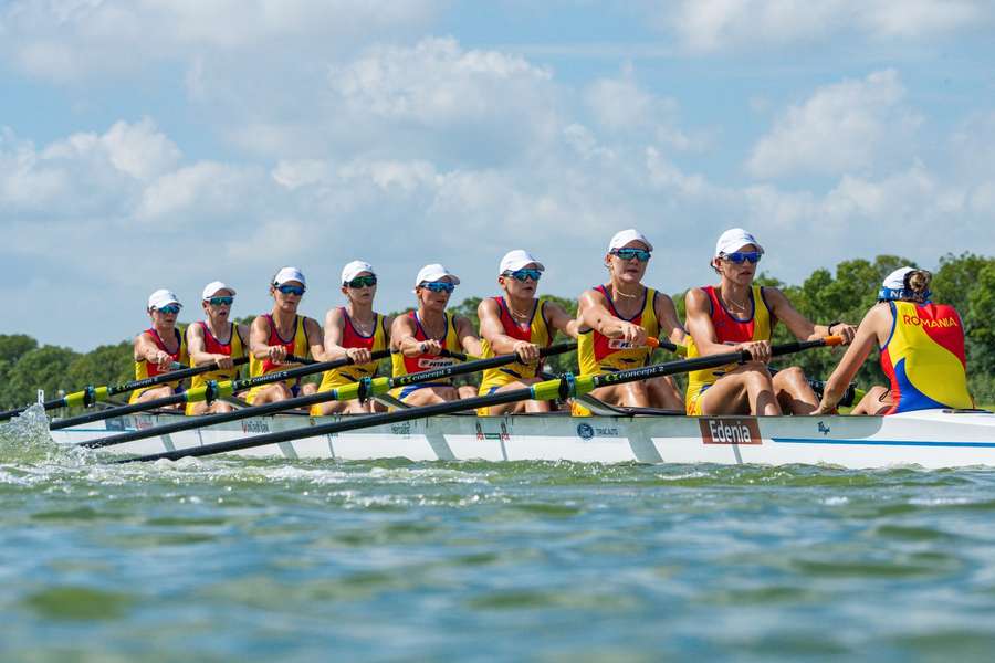 Echipajul feminin de 8+1 al României