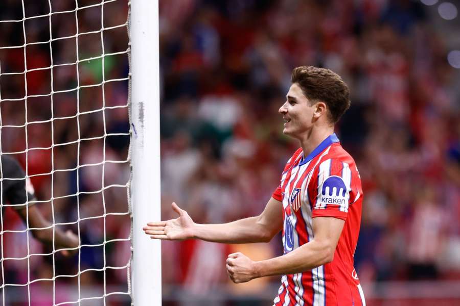 Julián Álvarez celebra su gol ante el Valencia