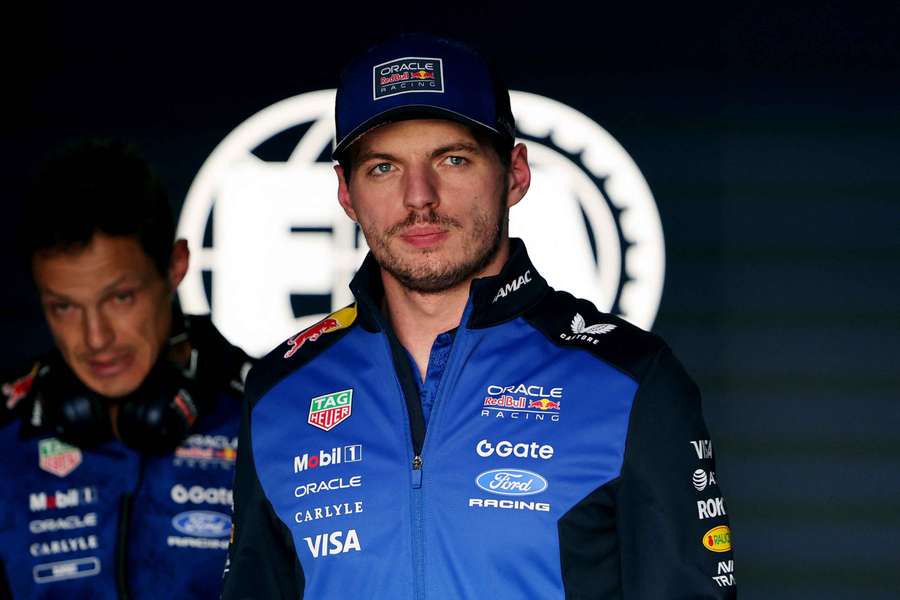 Max Verstappen de Red Bull tras ser eliminado durante la clasificación