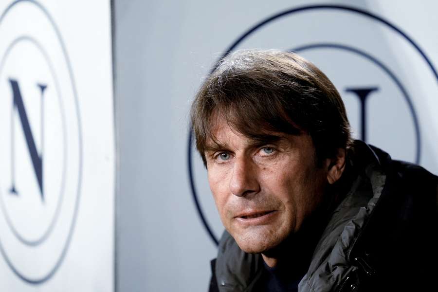 Antonio Conte antes da partida com o Monza