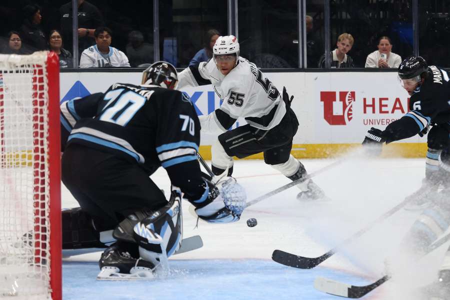 Vejmelka zapsal 33 zákroků.