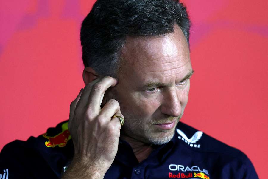 El director del equipo Oracle Red Bull Racing, Christian Horner, asiste a una rueda de prensa en Arabia Saudí.