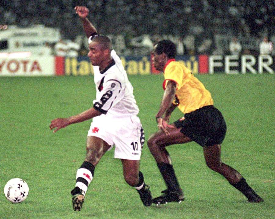 Vasco derrota Barcelona na final da Libertadores de 1998 Vasco derrota Barcelona na final da Libertadores de 1998