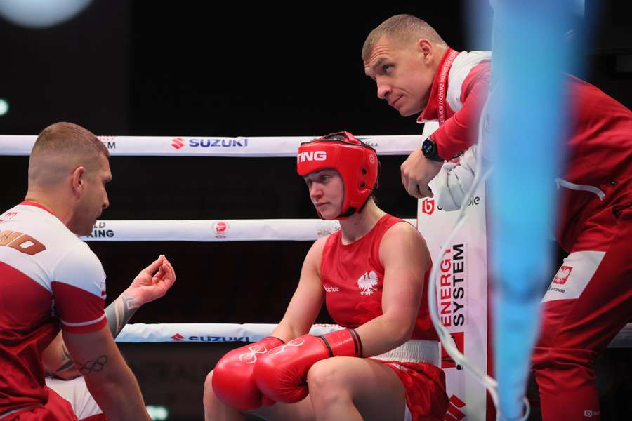 Kamil Goiński (P) podczas finałowego pojedynku w kategorii do 57 kg bokserskiego 40. Memoriału im. Feliksa Stamma