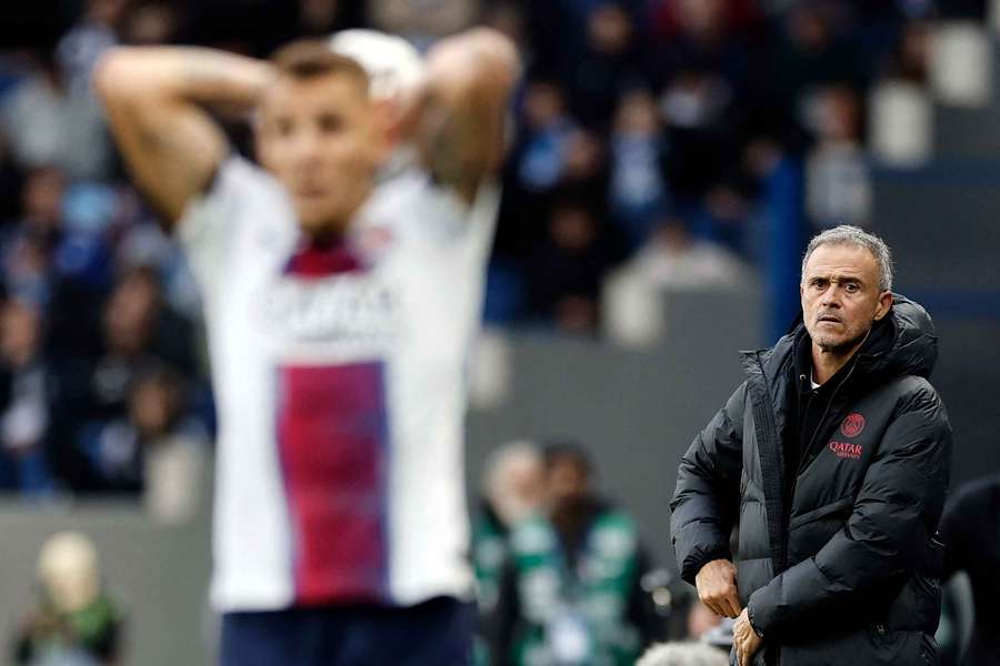 Luis Enrique osserva Lucas Digne Luis Enrique osserva Lucas Digne