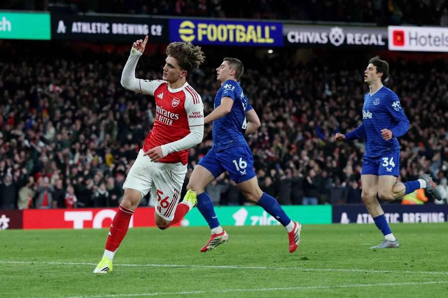 Dowman este cel mai tânăr marcator din Premier League Dowman este cel mai tânăr marcator din Premier League