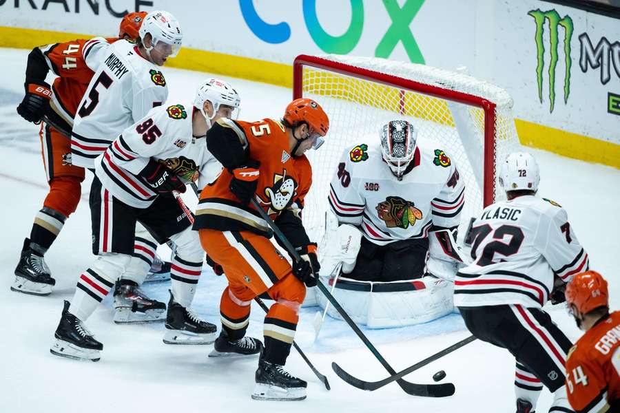 Historyczna druga tercja w wykonaniu Anaheim Ducks. Hokeiści oddali aż 27 strzałów