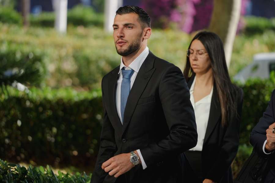 Rafa Mir auf dem Weg ins Gericht Rafa Mir auf dem Weg ins Gericht