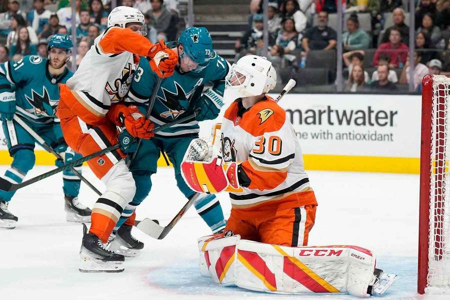 Dansk v barvách Anaheimu v loňské přípravě na NHL.