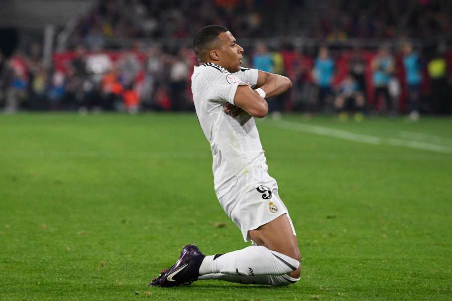 Mbappé celebra su gol en la final de Copa