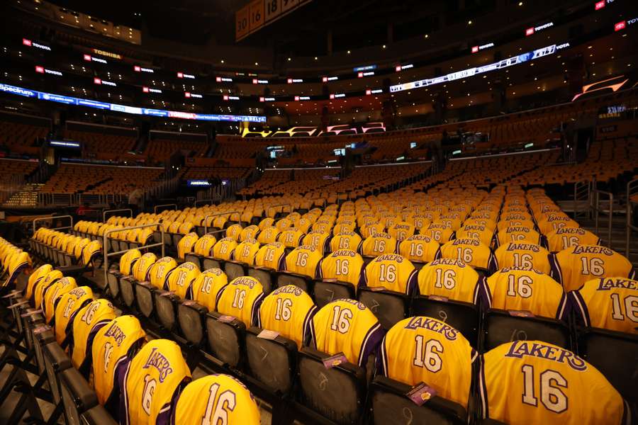 L'omaggio dei Lakers